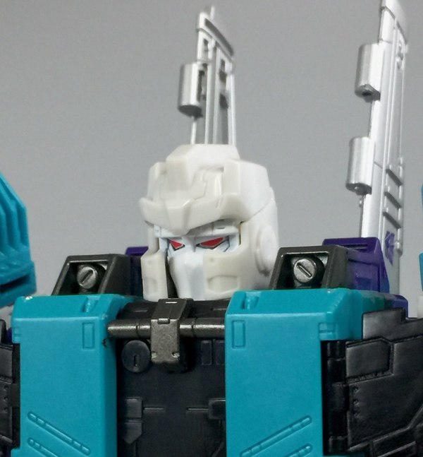 Legends Series LG50 Sixshot LG53 Broadside   In Hand Comparisons To Titans Return Releases  (2 of 5)